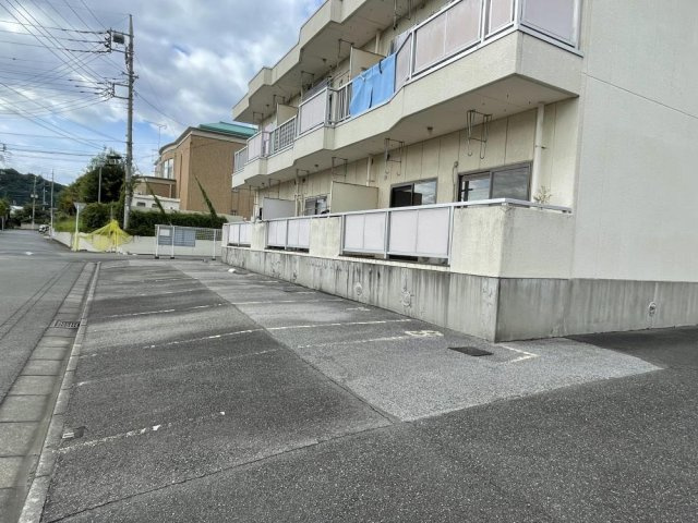 森山ハイツの駐車場