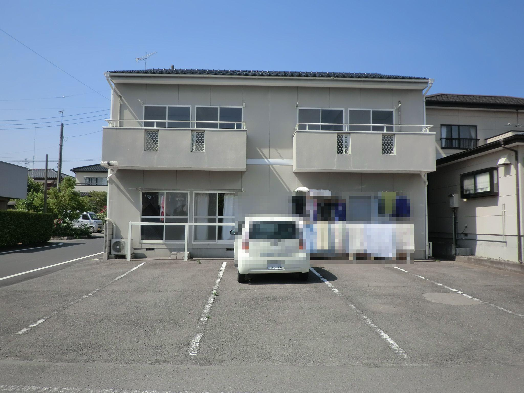 メゾンサワの駐車場