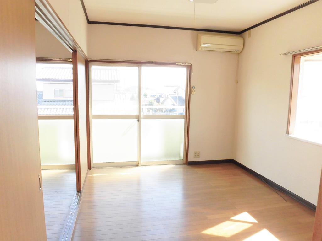 メゾンサワの居間・リビング