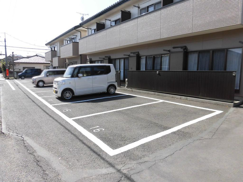 メイプルハイツAの駐車場