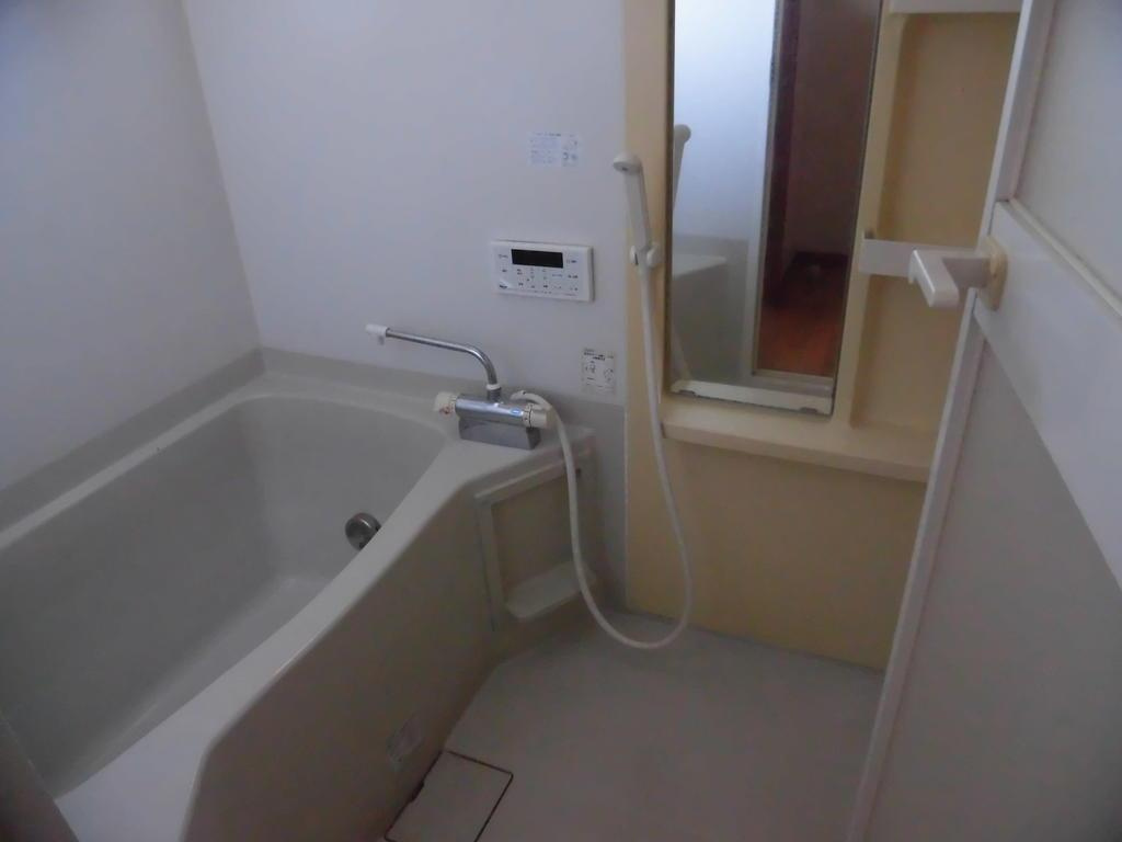メイプルハイツAの浴室|追い焚き機能付き