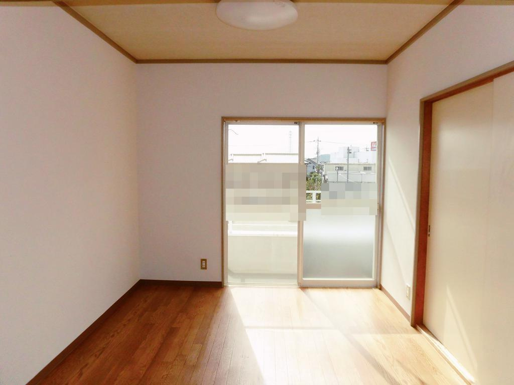 ホワイトメゾンの居間・リビング