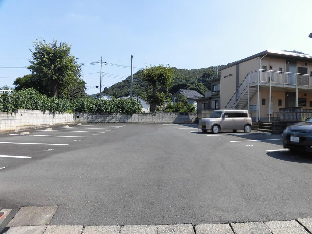 パナハイツ夏保の駐車場