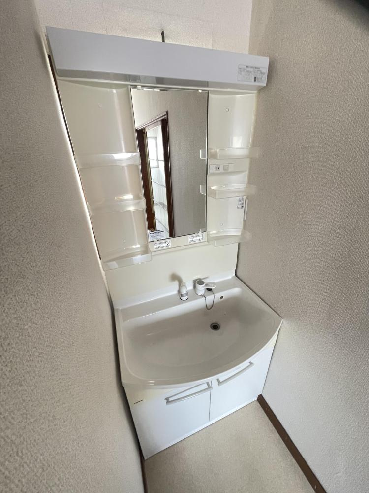 浜松住宅の独立洗面台
