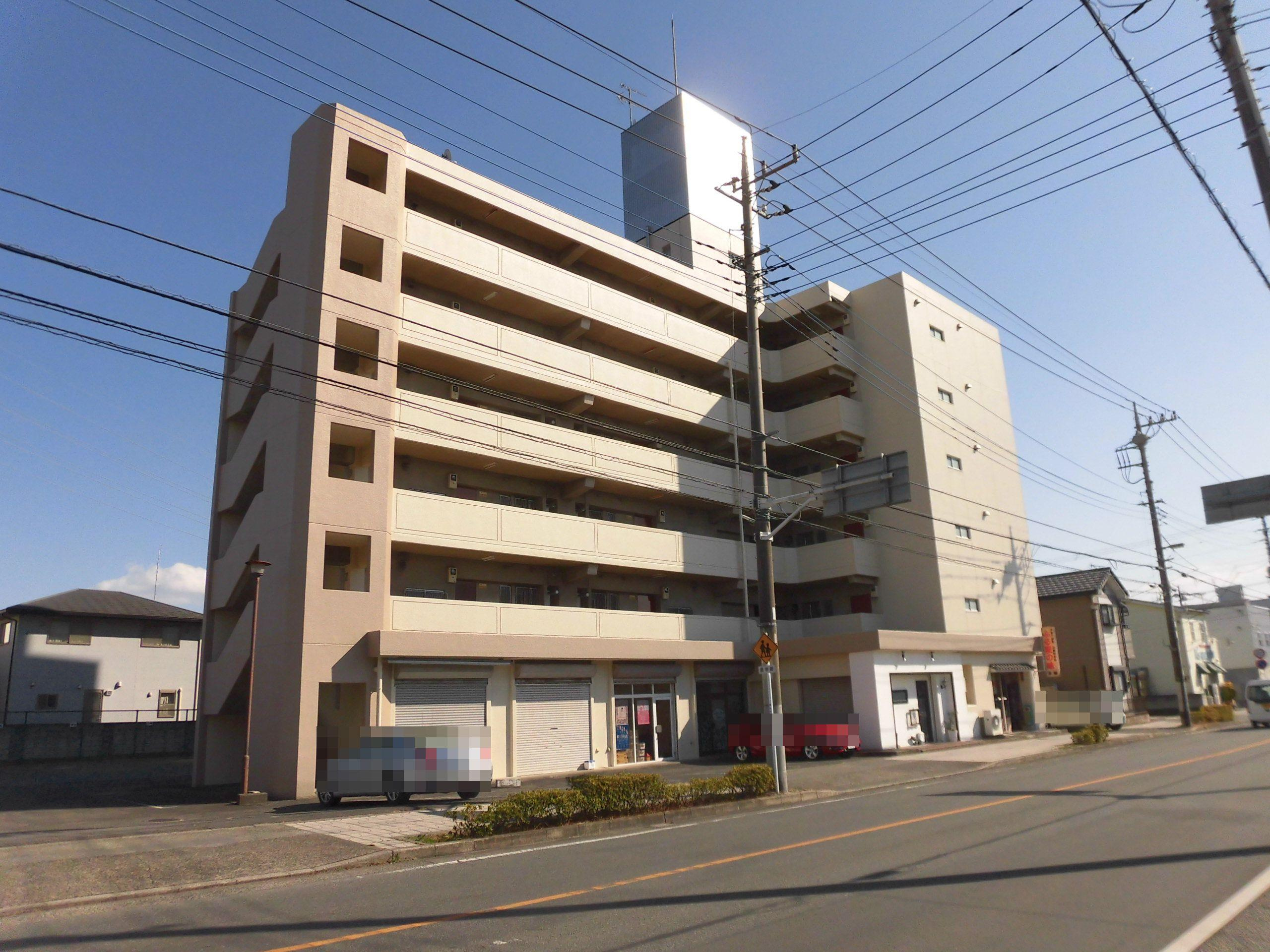 マンション長利の外観