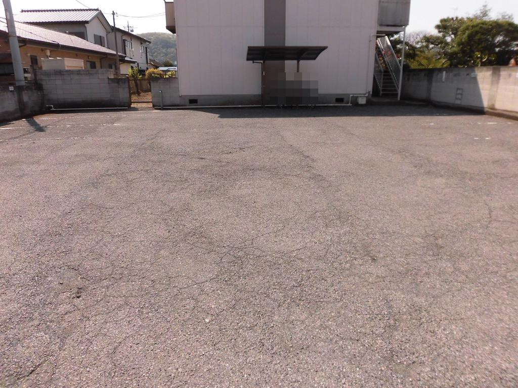 パナハイツ雨沼の駐車場