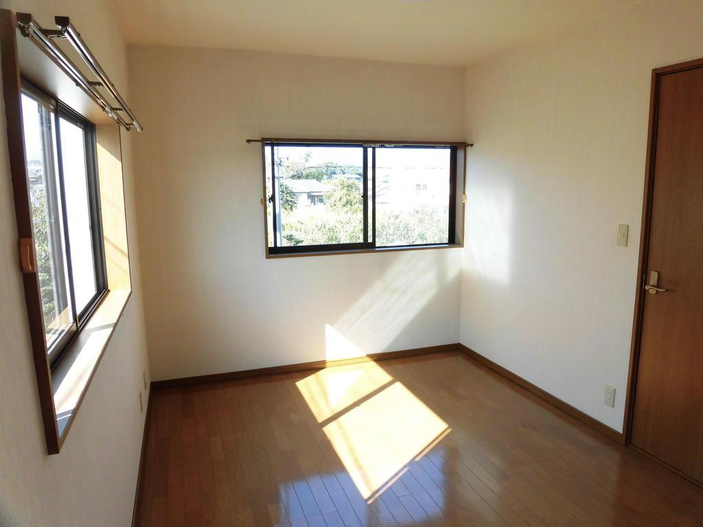 カームハイツの洋室