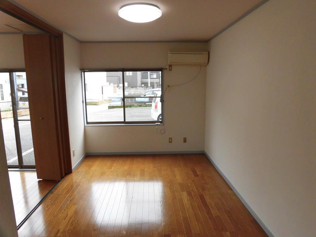 コンフォルトフミヤⅡの居間・リビング