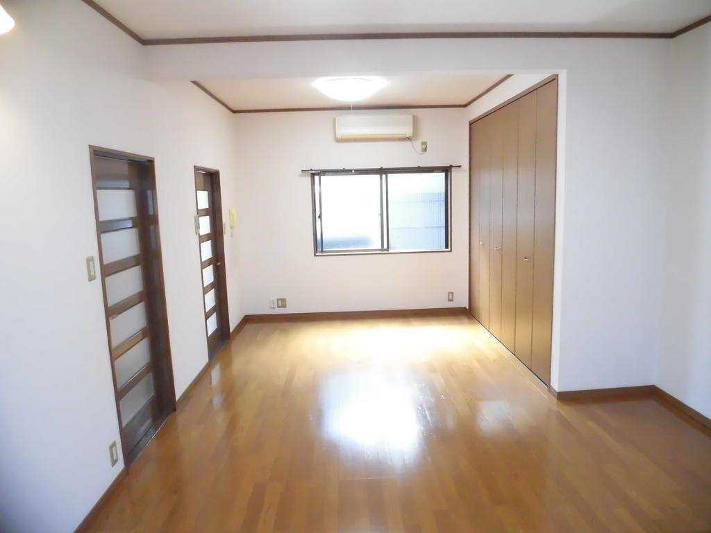 ハイツ平安の居間・リビング