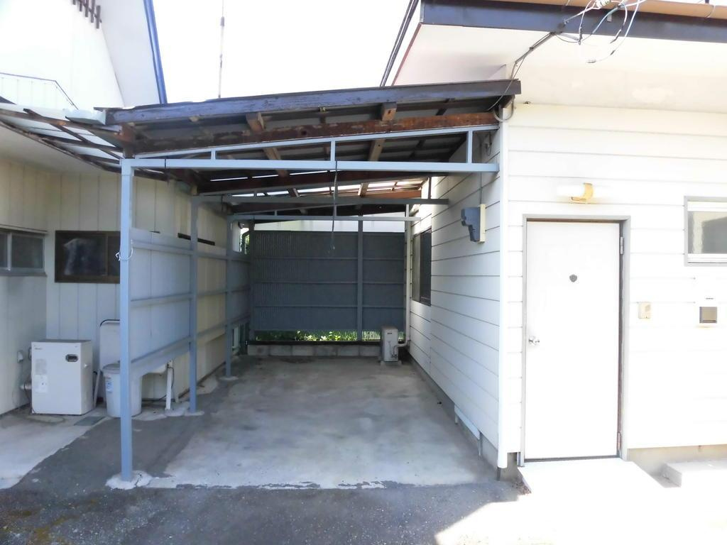 ハイツ平安の駐車場