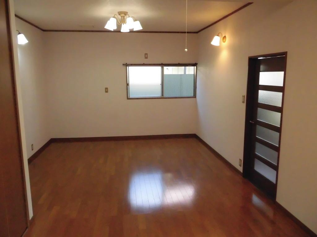 ハイツ平安の居間・リビング