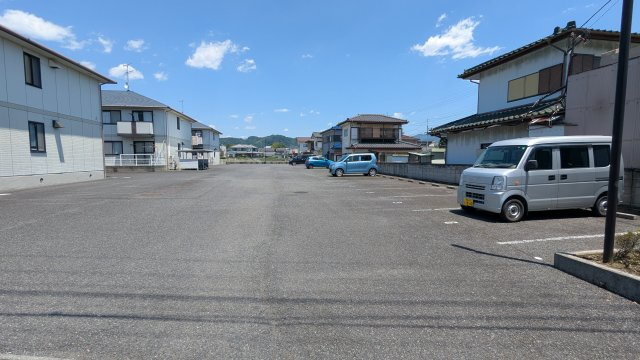 エーデルハイムの駐車場