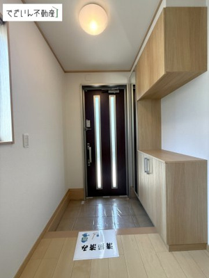 【玄関】 | 加須市東栄2丁目　中古住宅   | 現地(2025年6月撮影)