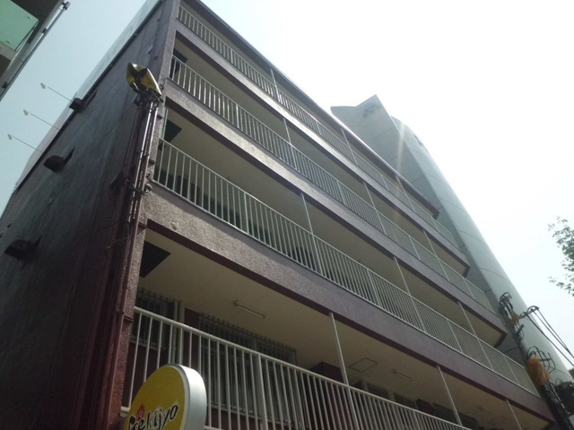 マンション向洋の外観