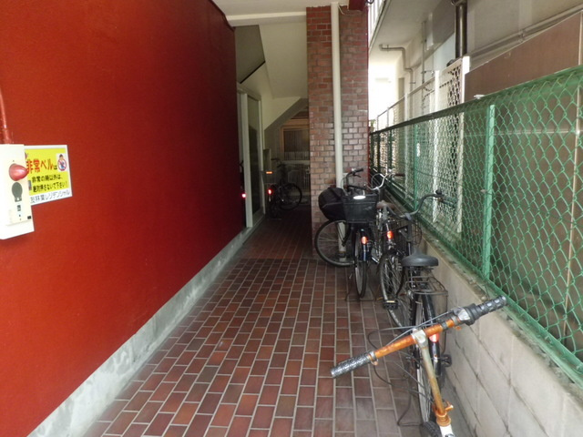 マンション向洋のエントランス