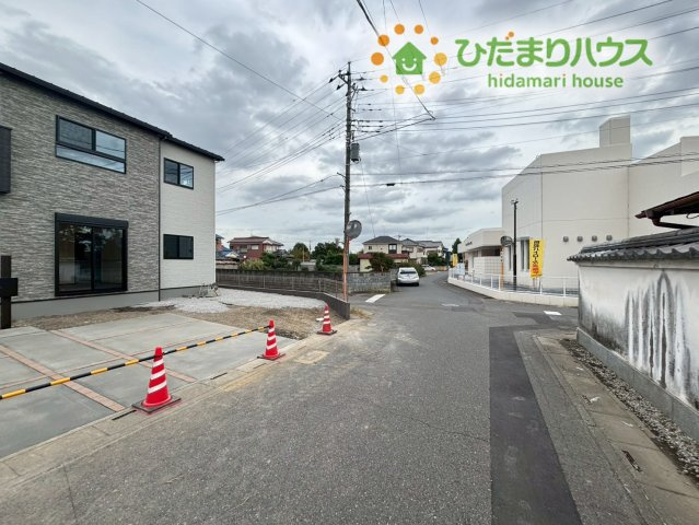 熊谷市肥塚　第8期　新築一戸建て　クライン　02の前面道路含む現地写真|角地につき日当たり・通風良好です!(^^)!