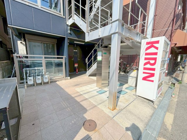 ARATA十三元今里のエントランス