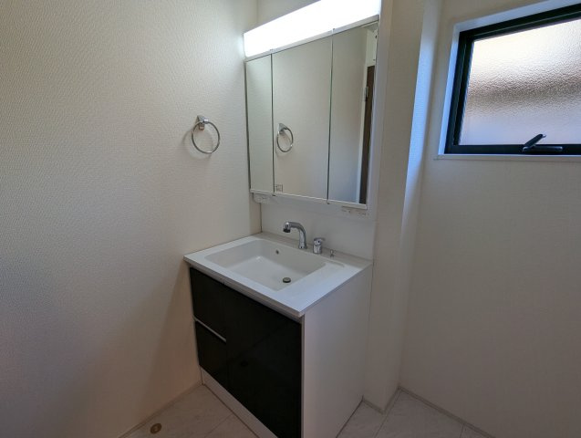 笠間市旭町　第12の独立洗面台|ゆったりとした洗面スペース！一日を始める朝も素顔に戻る夜も気持ちのいい洗面室から～！