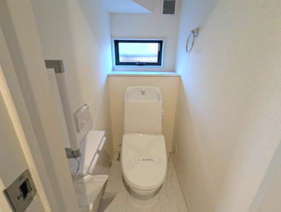 笠間市旭町　第12のトイレ|窓がついており、いつでも快適な空間に！ゆっくりとお一人時間をお過ごしください～！各階にございます。