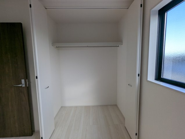 笠間市旭町　第12の収納|衣類だけでなく、小物も上の棚に収納できて大変便利です！