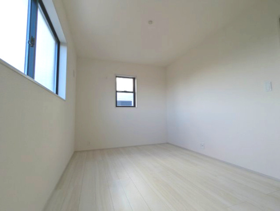 笠間市旭町　第12の洋室|お子様の成長にも対応でき窓の位置が高いので子供部屋に適しています。マイホームだからこその喜び。