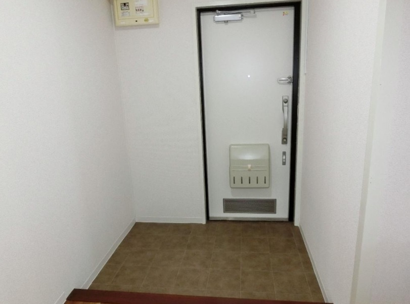 垂水高丸住宅１号棟の玄関