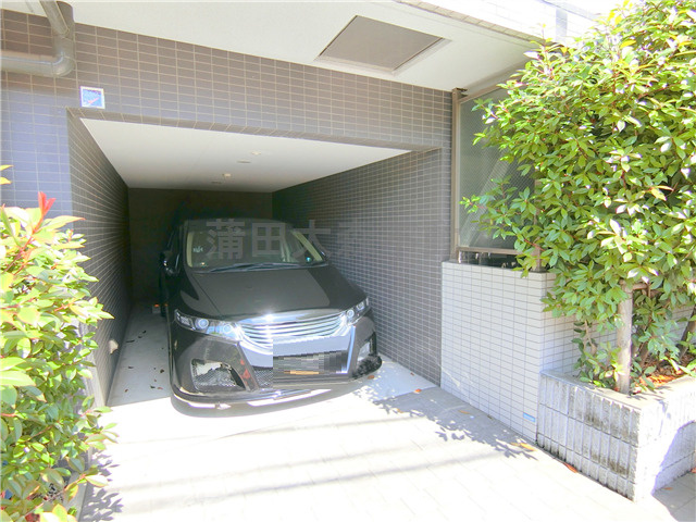 スカイコート蒲田EASTの駐車場