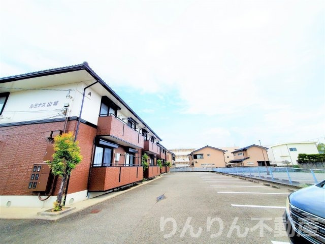 【駐車場】 | ルミナス山城B | 駐車場に車を止められます