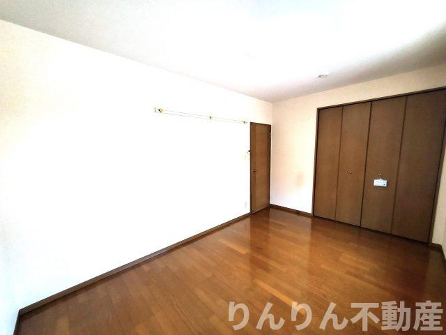 【居間・リビング】 | ルミナス山城B | 使いやすい居間です