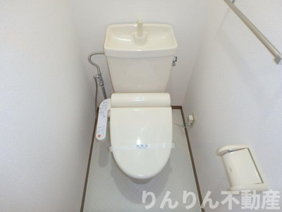 【トイレ】 | ルミナス山城B | ゆったりとした空間のトイレです