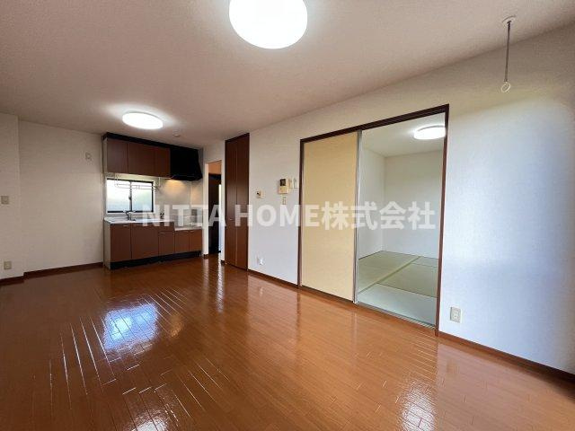 レオーネの洋室|照明器具付きも嬉しいＰＯＩＮＴ(^^♪