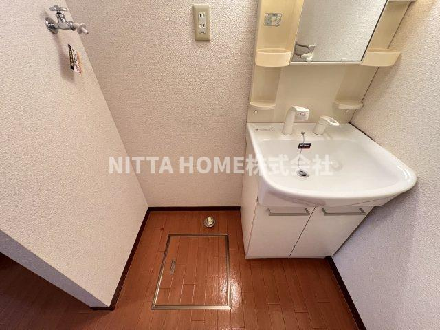 レオーネの洗面所|室内洗濯機置場もあります＊