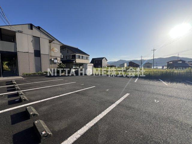 レオーネの駐車場|駐車場は１台無料です！！