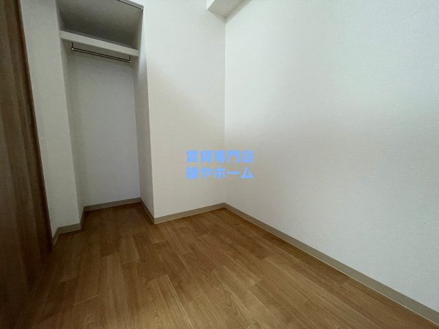 SOAR SHINIMAMIYAの寝室|広くて明るい寝室