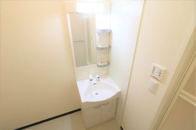 【内装】 | レオネクストイン園部 | 女性におすすめ！朝のバタバタには独立洗面台が必須！