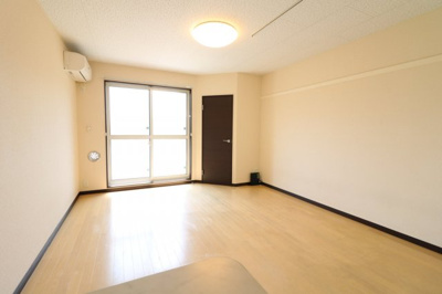 【居間・リビング】 | レオネクストイン園部 | 当社人気のレオネクスト！モダンな色合いが好きな方へおススメ