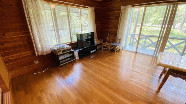浅間ハイランドパーク ロフト付きの1LDK 中古戸建の居間・リビング