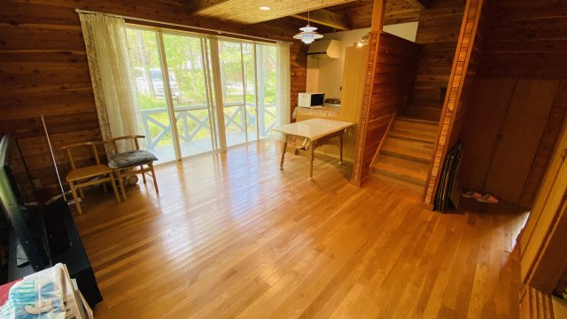 浅間ハイランドパーク ロフト付きの1LDK 中古戸建の居間・リビング
