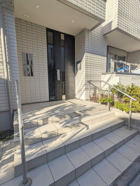 Sereno経堂のエントランス|オートロック付きのエントランス