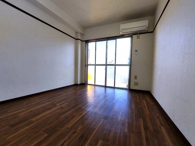 サンヒル南小池の洋室