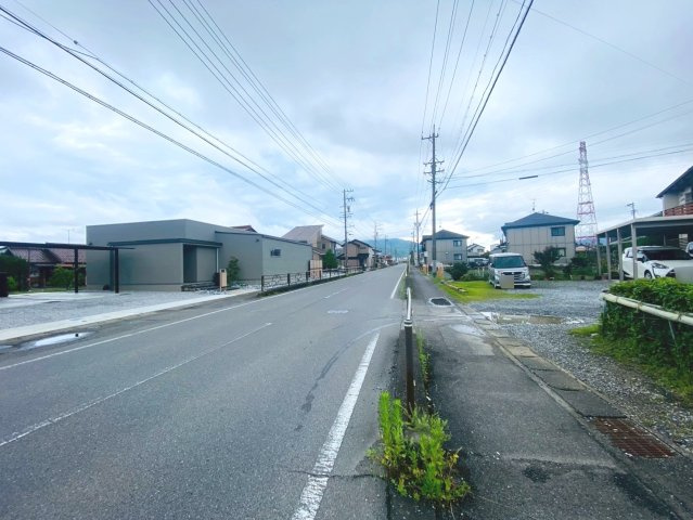 売土地　不破郡垂井町　167.88坪の前面道路含む現地写真