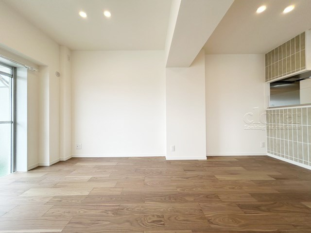 【居間・リビング】 | 池袋第2ヒルハイム | ゆったりと過ごせるよう機能的にデザインされたLDK（リビング・ダイニング・キッチン）の様子。その明るさや奥行きを感じてください。～即日のご見学可能～　お問合せはお気軽にどうぞ。