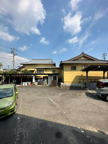レインボー丸根の駐車場