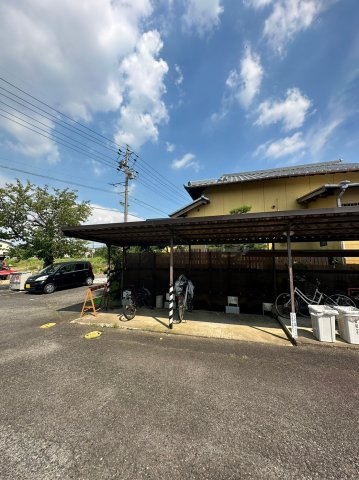 レインボー丸根の駐車場