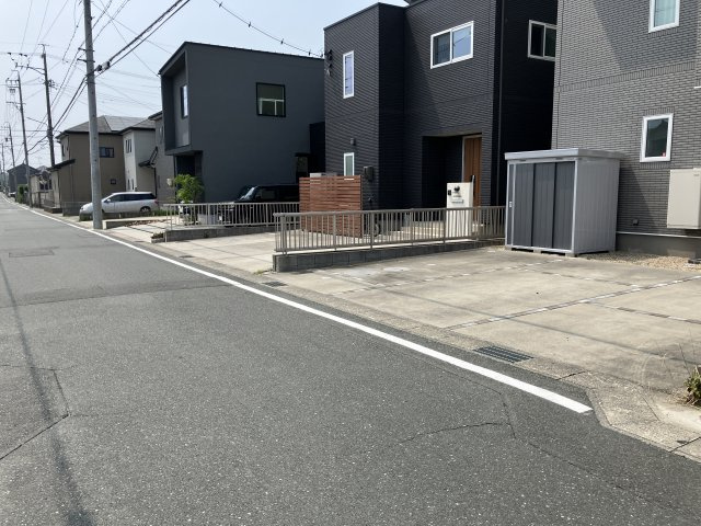 中古住宅　豊橋市東幸町の前面道路含む現地写真