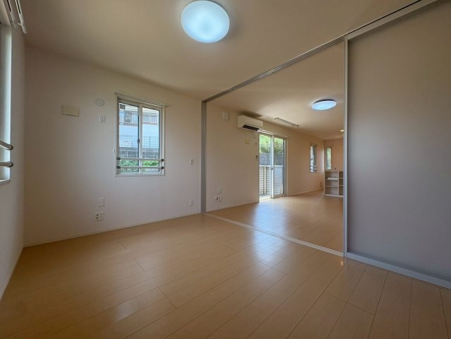 川崎市多摩区長尾７丁目のアパートの寝室