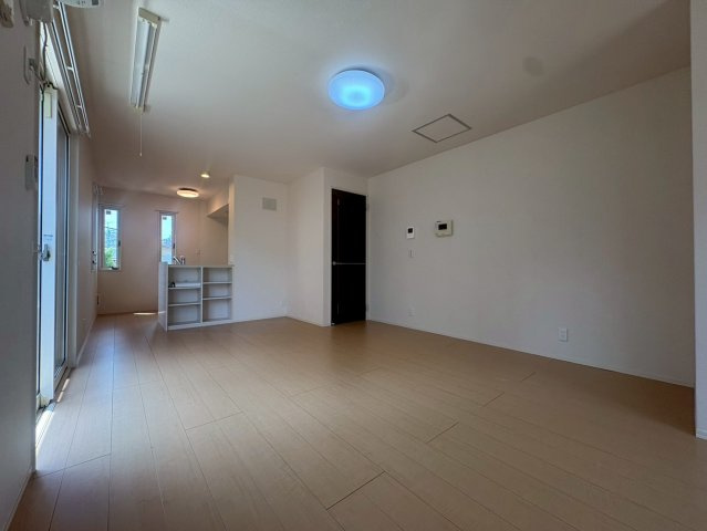 川崎市多摩区長尾７丁目のアパートの居間・リビング