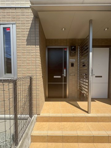 川崎市多摩区長尾７丁目のアパートのエントランス