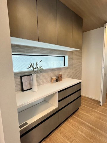 灘南通１丁目新築戸建のキッチン|カップボード付で家電置き場にお勧めです