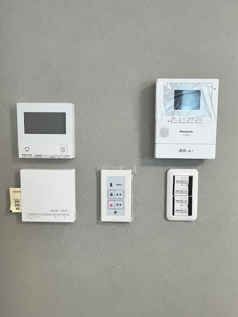 灘南通１丁目新築戸建の設備|カメラ付きインターホンなどスイッチ類が集約されて便利です